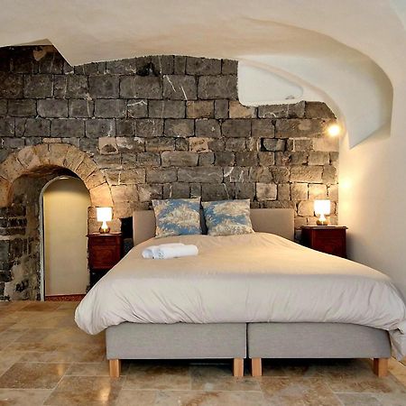 La Tour De Pezene Bed & Breakfast อ็องดูซ ภายนอก รูปภาพ