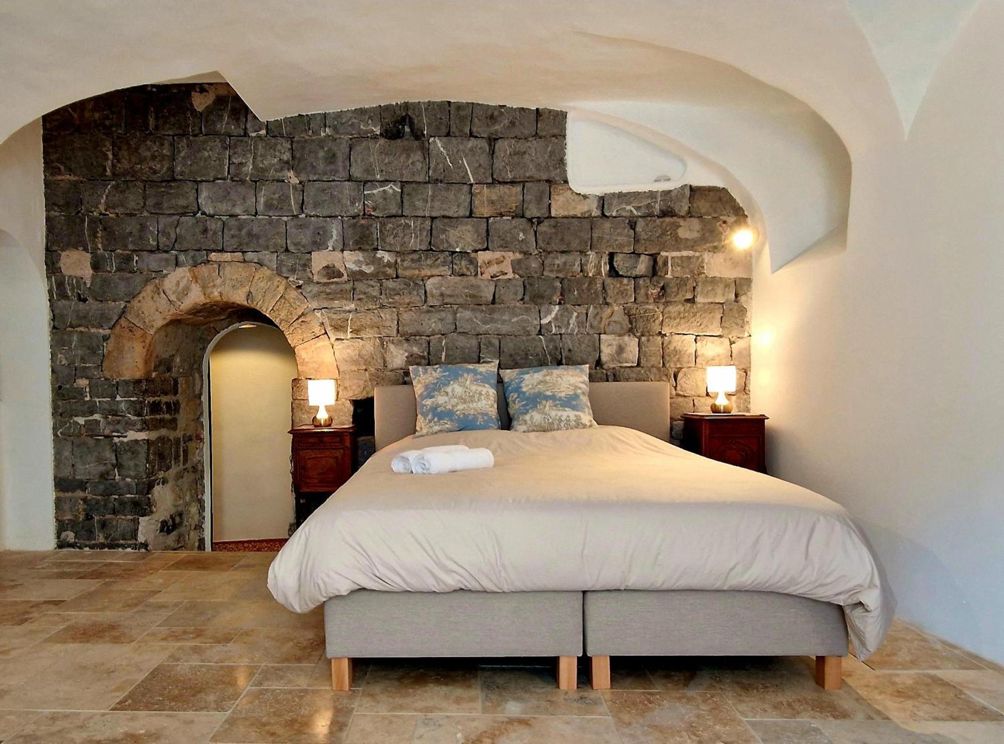 La Tour De Pezene Bed & Breakfast อ็องดูซ ภายนอก รูปภาพ